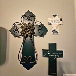Elegant Black and Gold Wall Cross Decor bundle!